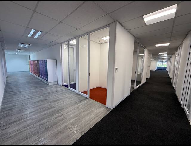 1,028M² OFFICE TO LET IN PARKTOWN